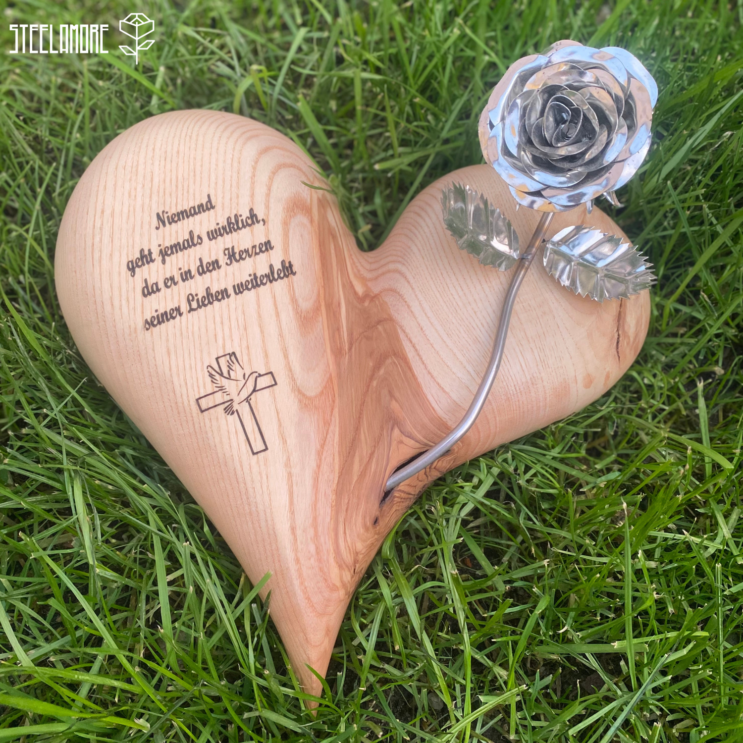 Herz aus edlem Hartholz mit Edelstahlrosen Aufsteller